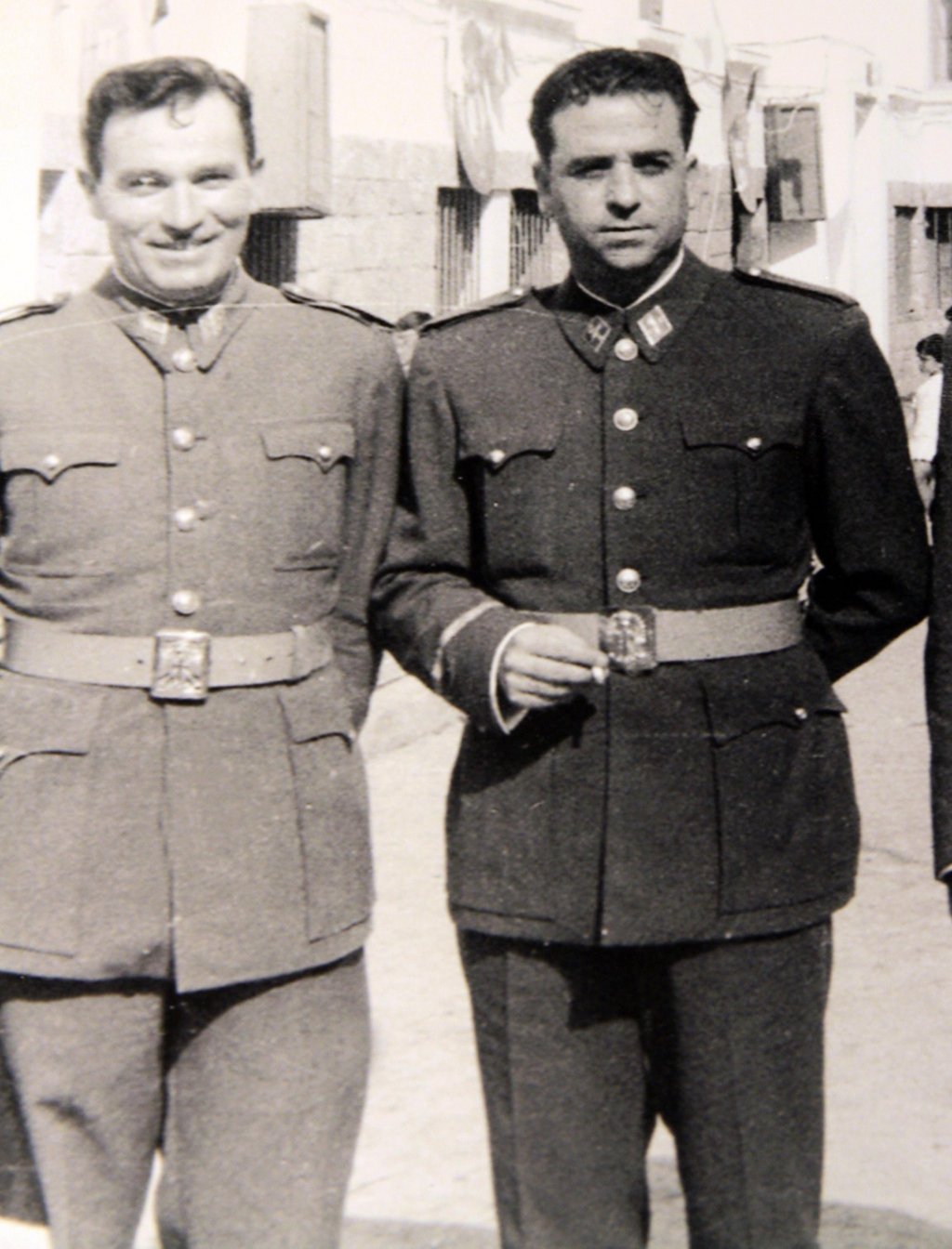 Con un cigarrillo en la mano, Antonio Roca Cajal alt