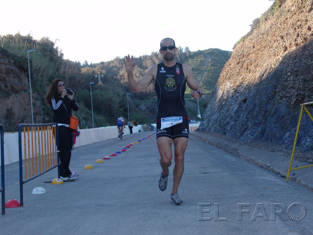 El campeón, llegando a meta. alt