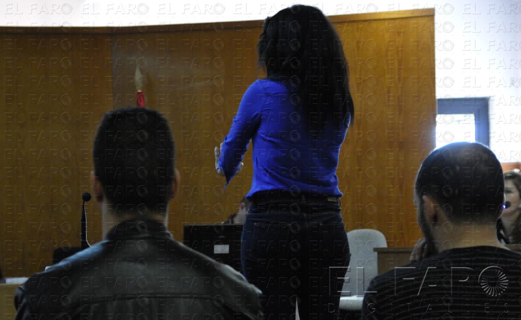 4.-La ex prometida de la víctima, Isma M.M., narró con detalle el momento del tiroteo y señaló al acusado como la persona que lo ejecutó. Dijo estar amenazada. alt
