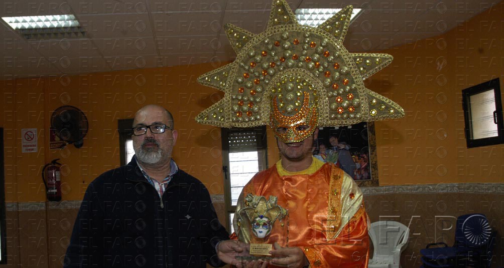 La Asociación Vecinal reconoció el esfuerzo de los participantes. En la foto, el primer premio alt