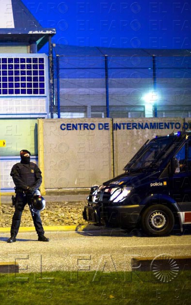 efe La oenegé critica los CIE. alt