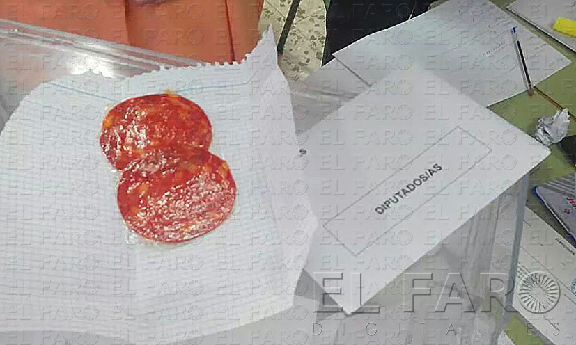 Un sobre contenía en su interior dos rodajas de chorizo envueltas en un papel