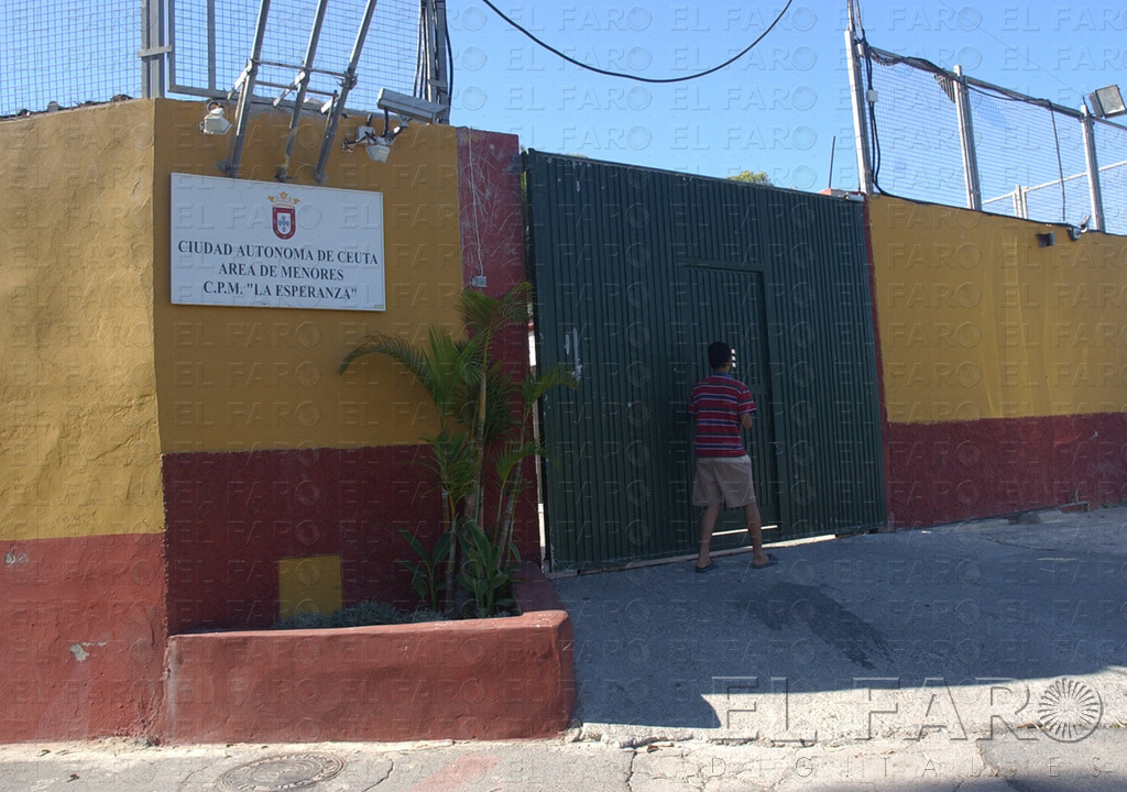 La situación de los menores abandonados de Ceuta y Melilla, plasmada en un libro.