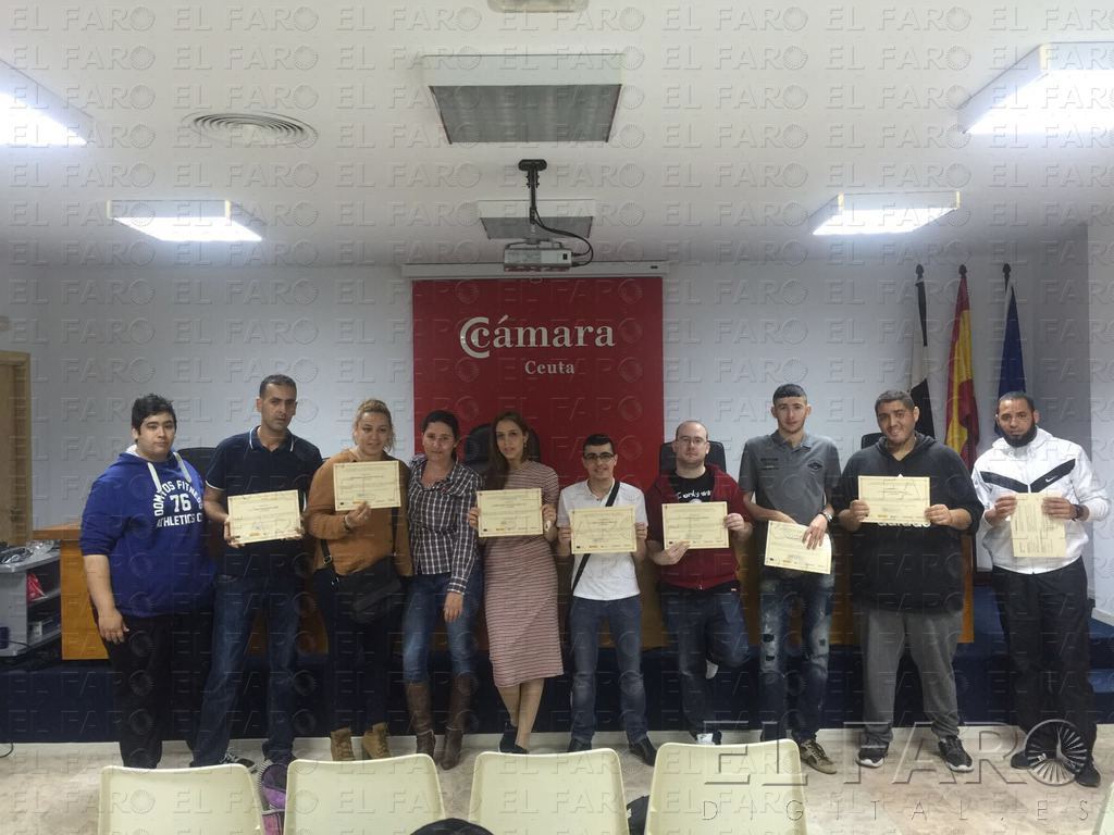 Grupo del curso de auxiliar de servicios. Cedida