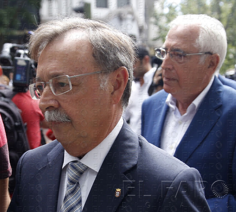 Vivas e Imbroda entrando en la sede de Génova