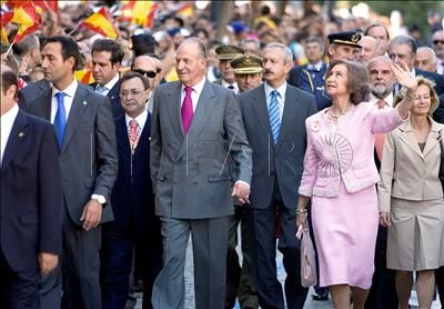 Los Reyes saludan a su llegada a Ceuta
