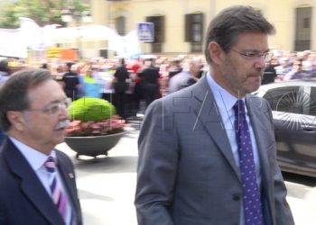 El ministro de Justicia, abucheado a la salida del Ayuntamiento