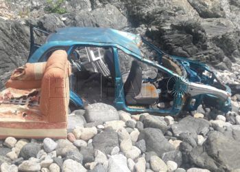 Basura coche playa Sarchal sofa 4