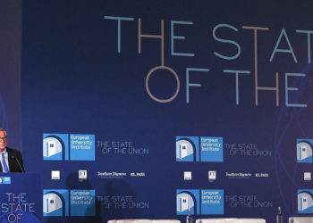 FLO02. FLORENCIA (ITALIA), 11/05/2018.- El presidente de la Comisión Europea, Jean Claude Juncker, pronuncia su discurso durante la conferencia "El Estado de la Unión" organizada por el Instituto Universitario Europeo (EUI), en Florencia, Italia, hoy, 11 de mayo de 2018. EFE/ Claudio Giovannini