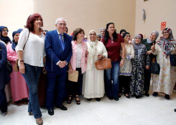 GRAF7392. MELILLA (ESPAÑA), 25/06/2018.- La exvicepresidenta y candidata a la presidencia del PP Soraya Sáez de Santamaría, acompañada del presidente de Melilla Juan José Imbroda, ha participado en un acto con afiliados en el Palacio de Exposiciones y Congresos, donde ha puesto énfasis en la "generosidad". EFE/ F.G. Guerrero