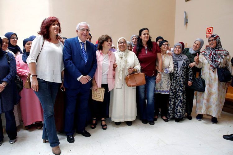 GRAF7392. MELILLA (ESPAÑA), 25/06/2018.- La exvicepresidenta y candidata a la presidencia del PP Soraya Sáez de Santamaría, acompañada del presidente de Melilla Juan José Imbroda, ha participado en un acto con afiliados en el Palacio de Exposiciones y Congresos, donde ha puesto énfasis en la "generosidad". EFE/ F.G. Guerrero