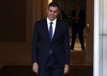 GRAF2808. MADRID, 04/06/2018.- El presidente del Gobierno, Pedro Sánchez, momentos antes de recibir hoy en el Palacio de la Moncloa, al presidente de Ucrania, Petro Poroshenko, en su primer acto oficial tras la toma de posesión de su cargo este sábado. EFE/Ballesteros