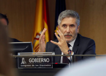 El ministro del Interior, Fernando Grande-Marlaska, durante su comparecencia hoy en el Congreso para explicar los saltos a la valla fronteriza de Ceuta. EFE/Fernando Alvarado
