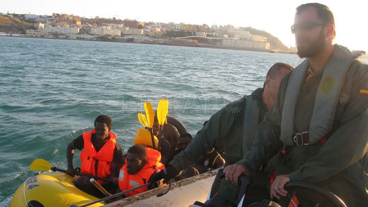 Guardia Civil inmigrantes subsaharianos patera