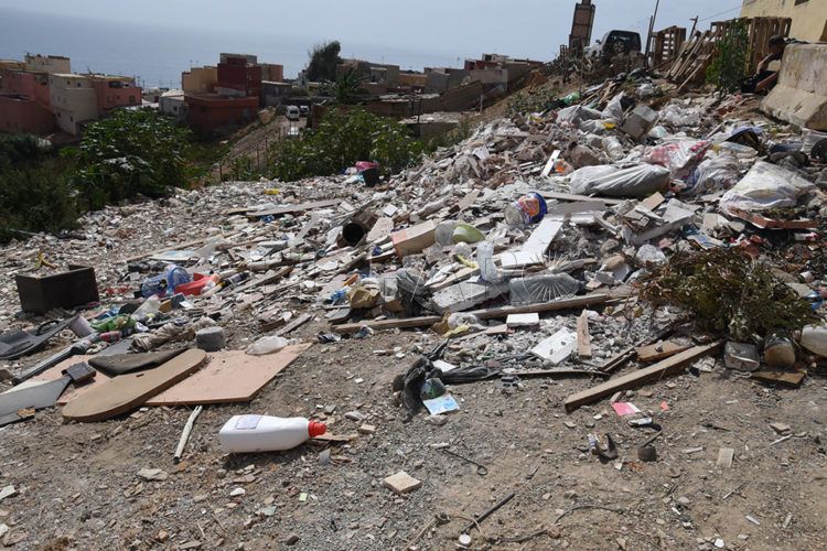 Vertedero basura ilegal las caracolas 86