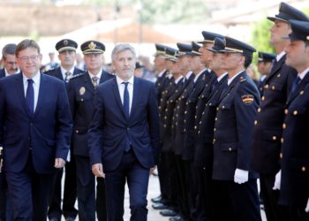GRAF5307 VALÈNCIA (Comunitat Valenciana) 18/09/2018 El president de la Generalitat, Ximo Puig (d) , y el ministro del Interior, Fernando Grande-Marlaska, han presidido el Día de la Policía Nacional adscrita a la Comunitat Valenciana. EFE/ Kai Forsterling