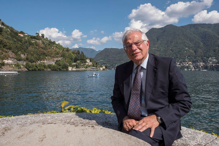 El ministro de Asuntos Exteriores de España, Josep Borrell, en un receso del Foro de diálogo Ambrosetti que se celebra en Italia, y en el que Borrell intervino en un debate sobre el futuro de la Unión Europea. EFE/Antonello Nusca