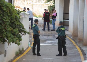Vivienda de El Morche, núcleo de población de la localidad malagueña de Torrox, donde fue hallado el cadáver de una mujer de 44 años esta madrugada con heridas por arma blanca. EFE/Carlos Díaz