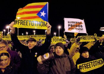 GRAF237. FIGUERES (GIRONA), 02/11/2018.- Concentración unitaria del independentismo ante la cárcel de Puig de les Basses, en Figueres, donde se encuentra recluida la exconsellera Dolors Bassa. EFE/Robin Townsend