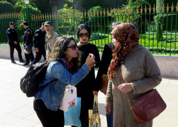 El silbato contra el acoso sexual callejero salta de México a Marruecos