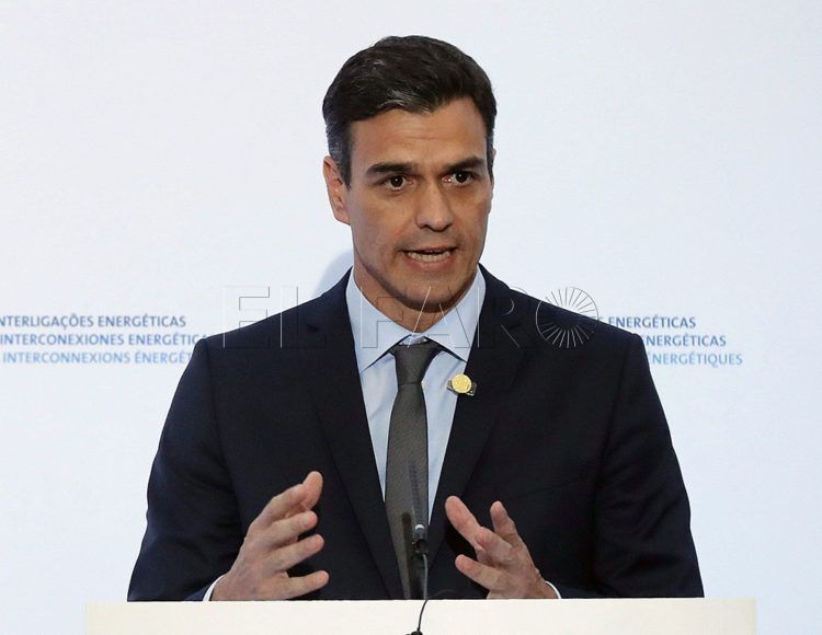 GRAF8283. LISBOA (PORTUGAL), 27/07/2018.- El presidente del Gobierno español, Pedro Sánchez, durante la rueda de prensa ofrecida tras su visita a la Agencia Europea de Seguridad Marítima en Lisboa, en el marco de la cumbre de interconexiones energéticas. EFE/J.P. Gandul