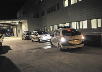 policia urgencias hospital noche