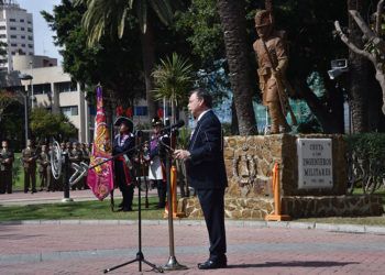 homenaje ingenieros estatua jardines argentina 35