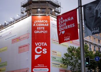 GRAF4110. MADRID, 19/04/2019.- Carteles electorales de Ciudadanos y del PSOE en Madrid. EFE/Emilio Naranjo