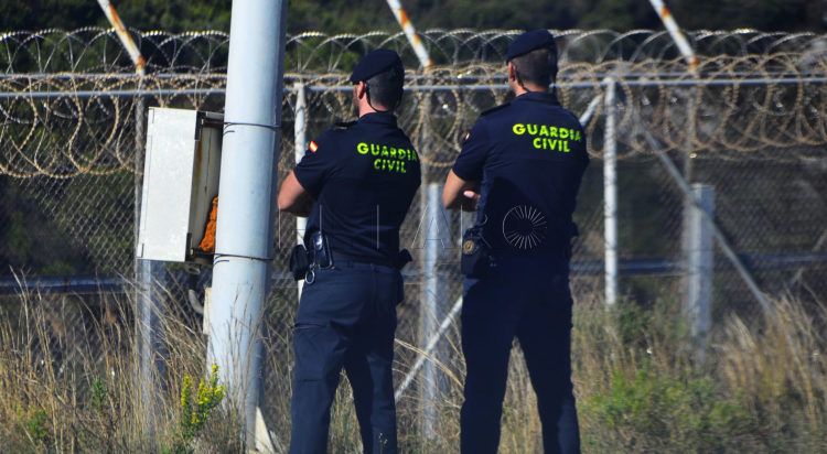 guardia-civil-valla-frontera-concertina