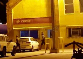 inmigrantes-pedradas-puerto-herido-trabajador-9