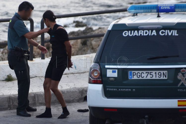 migrante neopreno guardia civil