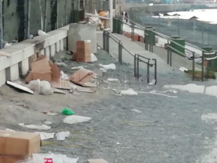 playa-tarajal-basura-porteo-1