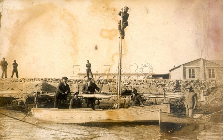 Cucaña marítima en el puerto de Ceuta