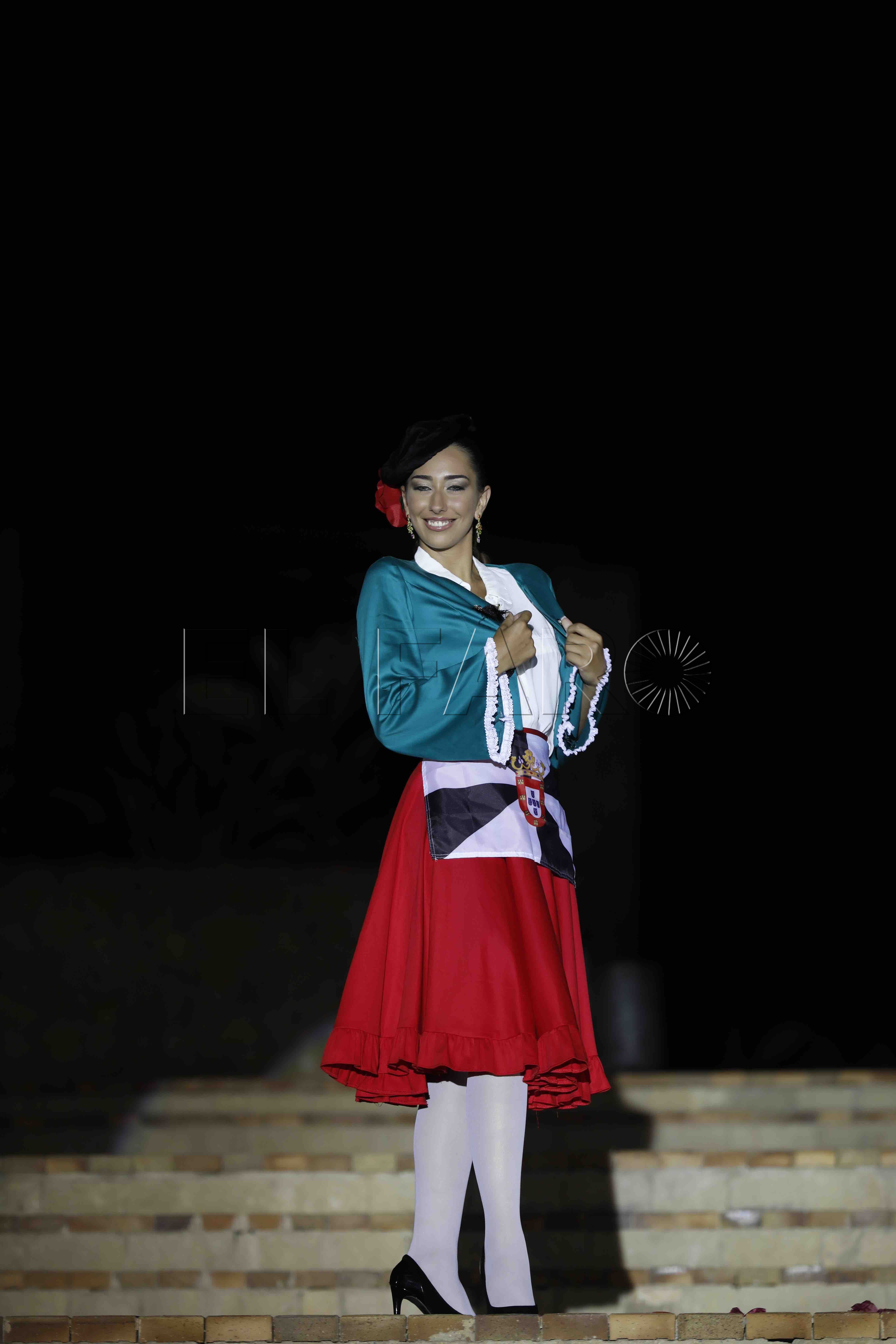 Sara Martínez representó a Ceuta en la noche los trajes regionales