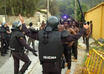 aegc-inmigrantes-salto-valla-benzu