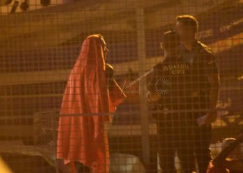 guardia-civil-detiene-embarcacion-inmigrantes-1