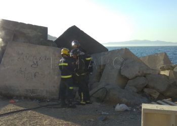 incendio-escolleras-bomberos