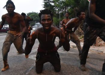 inmigrantes-saltan-valla-benzu-1