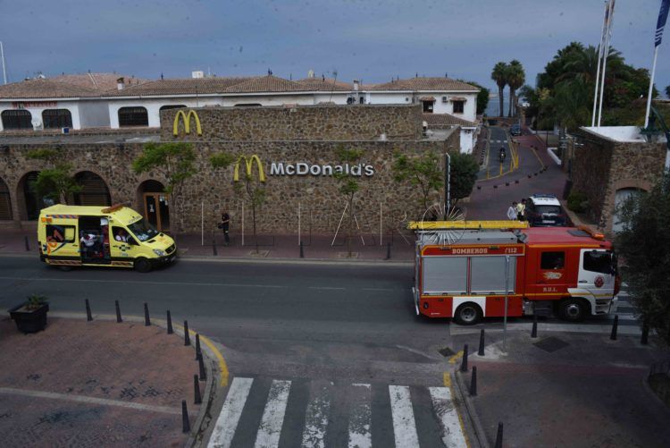 bomberos-policia-mcdonald-atrapado-4