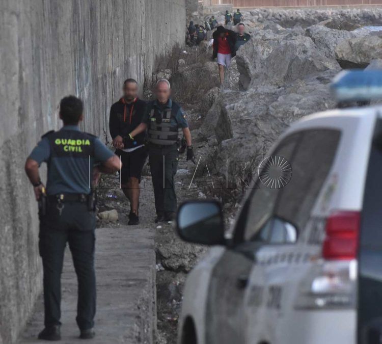 dos-detenidos-inmigrantes-pagan-fianza