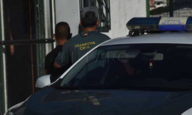 guardia-civil-detenido-pase-inmigrantes