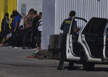 guardia-civil-pase-masivo-inmigrantes-bicho-3