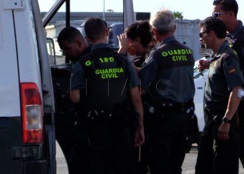 inmigrantes-embarcacion-puerto-deportivo-12