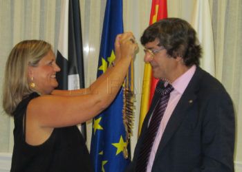 jose-eduardo-garcía-pérez-notario-cambio-collares-rotary-club