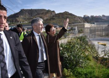 marlaska-en-la-valla-concertinas-9