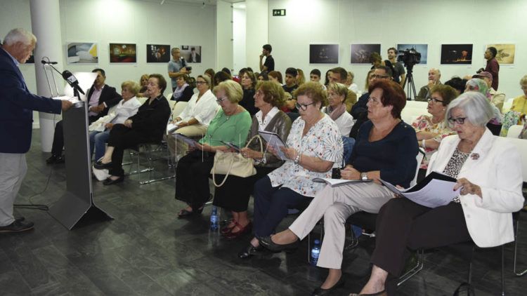 dia-escritoras-biblioteca