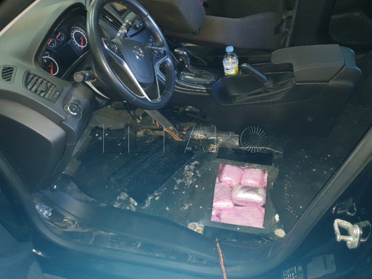 hachis-oculto-coche-puerto-1