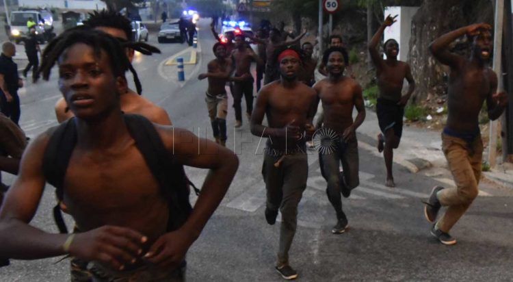 inmigrantes-salto-valla-benzu