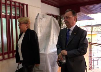 Vivas, a la entrada del Juzgado.