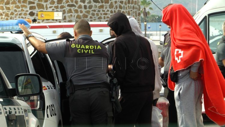 marroquies-inmigrantes-embarcacion